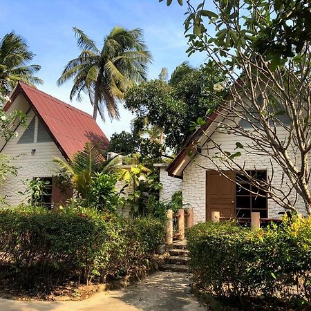 Blue Beach Resort บ้านพักริมเล ภายนอก รูปภาพ