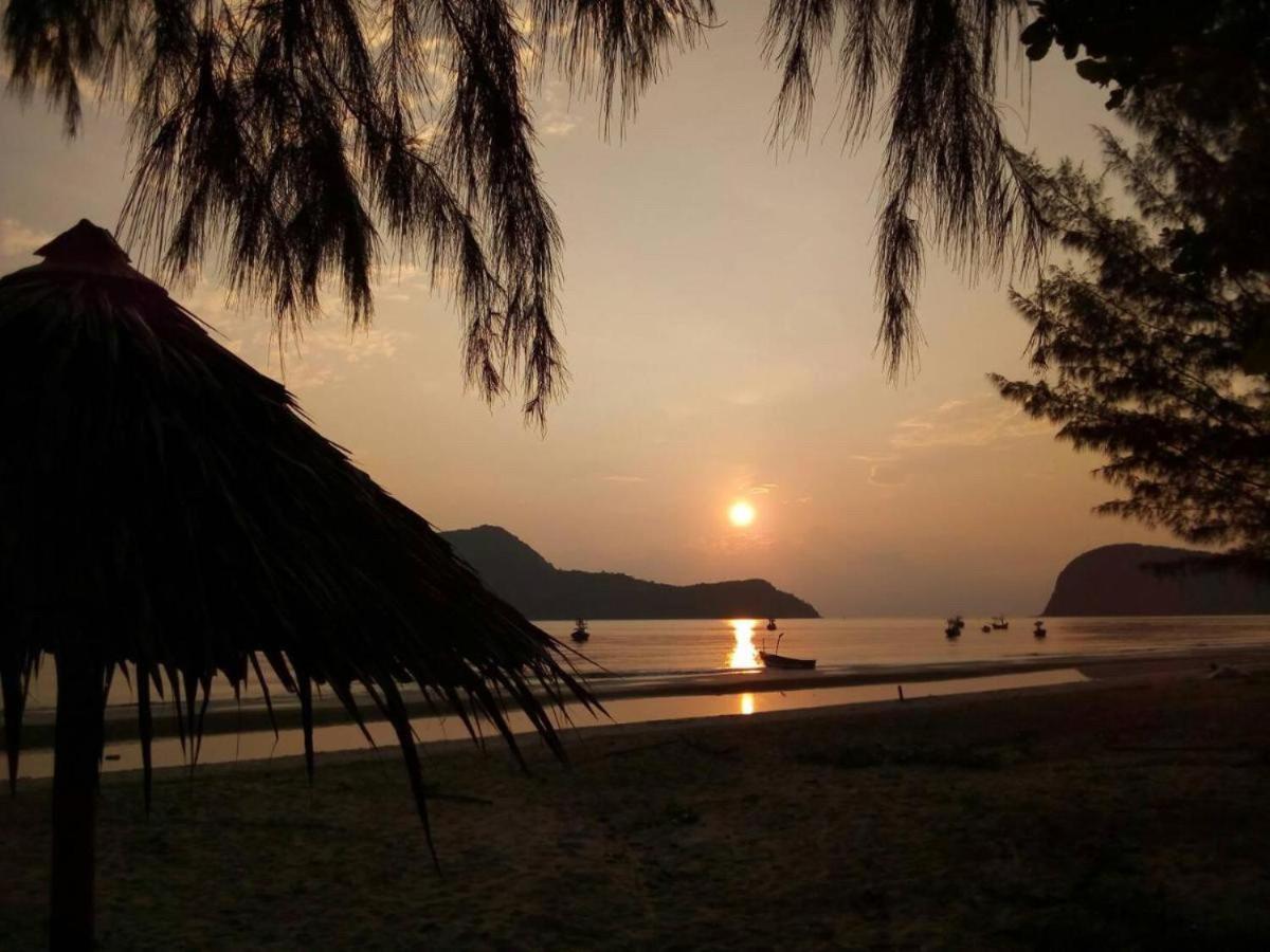 Blue Beach Resort บ้านพักริมเล ภายนอก รูปภาพ