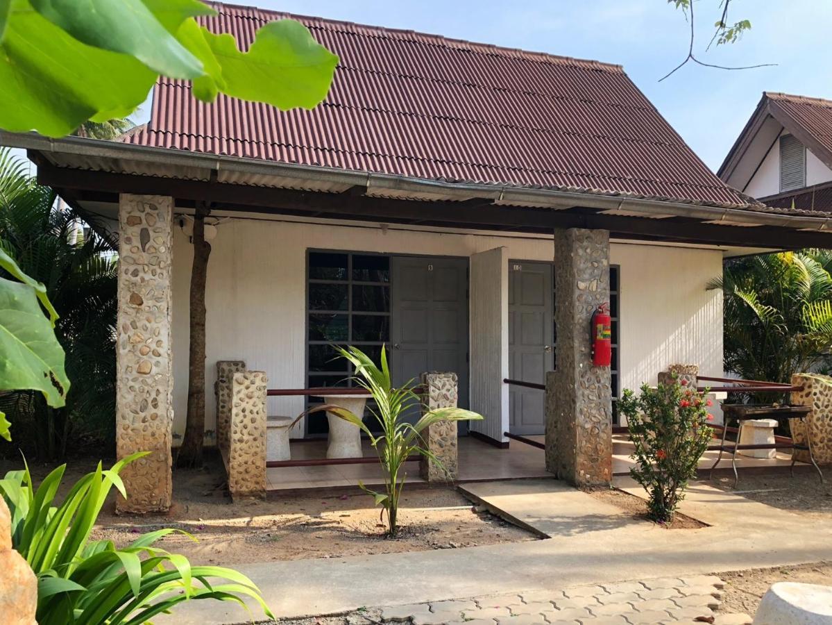 Blue Beach Resort บ้านพักริมเล ภายนอก รูปภาพ