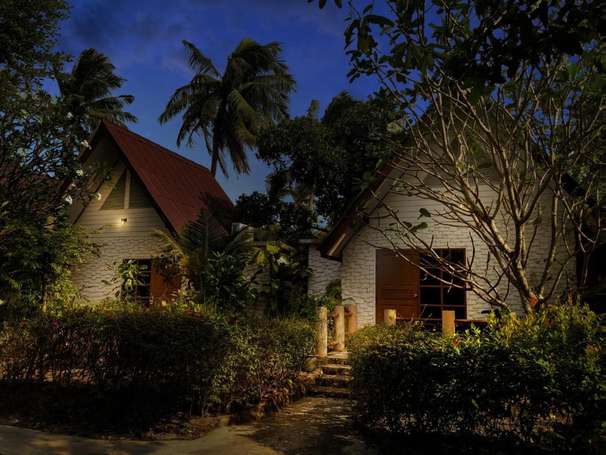 Blue Beach Resort บ้านพักริมเล ภายนอก รูปภาพ