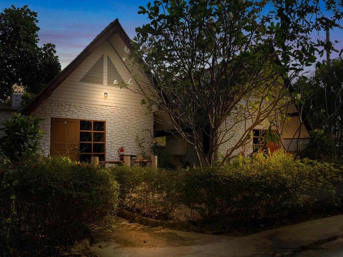 Blue Beach Resort บ้านพักริมเล ภายนอก รูปภาพ